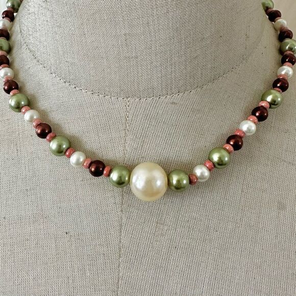 Colorful faux pearl necklace - Picture 1 of 7